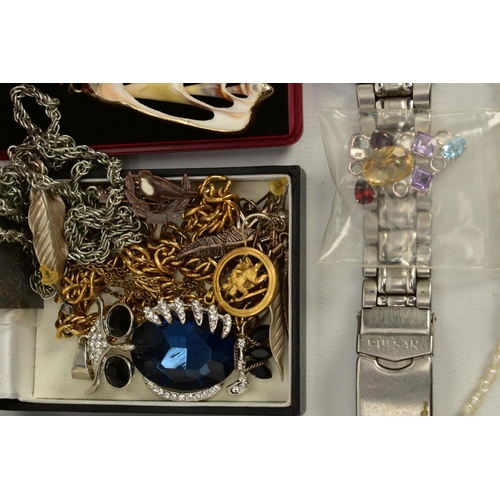 96 - A SELECTION OF JEWELLERY AND A GENTLEMAN'S PULSAR WRISTWATCH, to include a small selection of white ... 