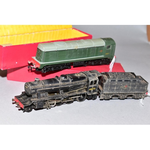 602 - A BOXED HORNBY DUBLO CLASS 20 BO-BO LOCOMOTIVE, No.D8017, B.R. green livery (2230), in red box, comp... 