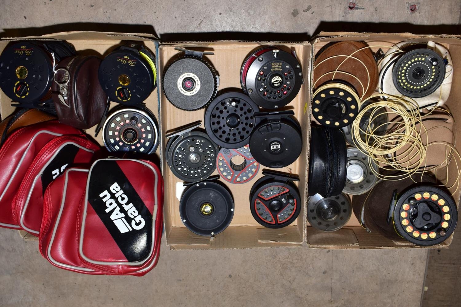 A COLLECTION OF ASSORTED FLY FISHING REELS AND SPOOLS, including
