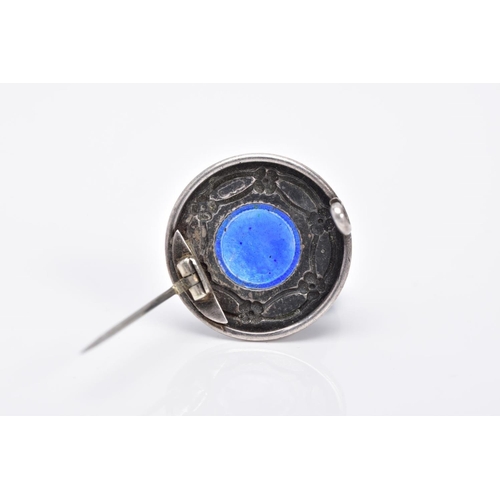 34 - AN EARLY 20TH CENTURY CHARLES HORNER BROOCH, the guilloche enamel brooch, of circular form, set with... 