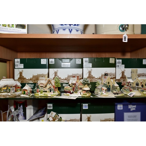 371 - FIVE BOXED ILLUMINATED LILLIPUT LANE SCULPTURES 'Lead Kindly Light in Winter' L2621, 'Christmas Time... 