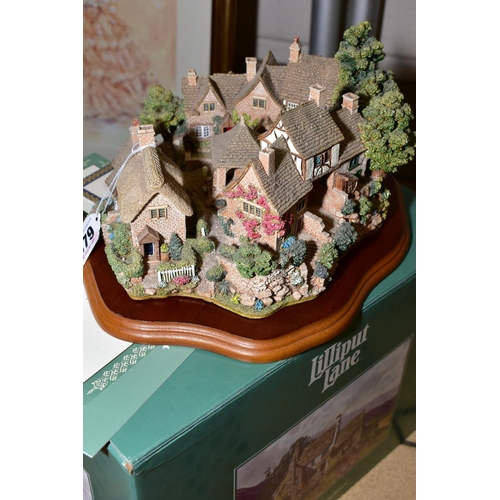 379 - A BOXED LIMITED EDITION LILLIPUT LANE SCULPTURE, 'Chipping Coombe' 779, No 2646/3000, with certifica... 