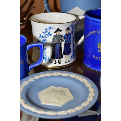 384 - FIVE GIRL GUIDE COMMEMORATIVE ITEMS, comprising a Wedgwood Jasperware loving cup, 'Diamond Jubilee 1... 