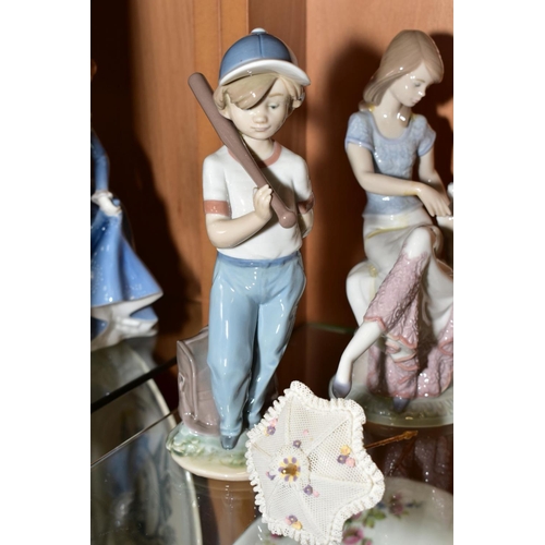 386 - FOUR LLADRO FIGURES, Collectors Society 'School Days' 1988 No. 7604 (flowers sd), 'My Buddy' 1989 No... 