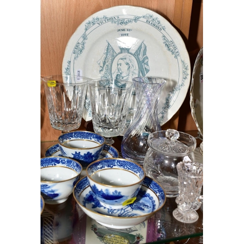 402 - FIVE BLUE AND WHITE PORCELAIN TEA BOWLS AND FOUR SAUCERS, Pagoda pattern with gilt detailing, togeth... 