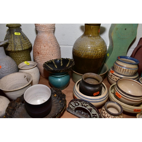 416 - A GROUP OF STUDIO POTTERY ITEMS, to include Michael John Haswell octagonal temple jars, green glaze ... 