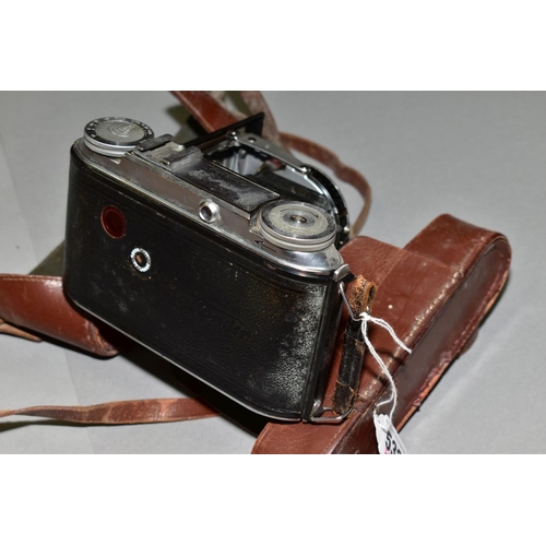 532 - VOIGTLANDER BESSA II RANGEFINDER 120 ROLL FILM CAMERA WITH VOIGTLANDER COLOUR-HELIAR 105mm f35 lens,... 