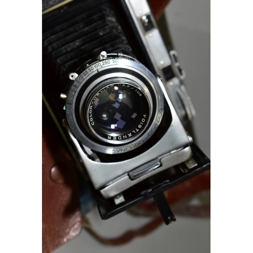 532 - VOIGTLANDER BESSA II RANGEFINDER 120 ROLL FILM CAMERA WITH VOIGTLANDER COLOUR-HELIAR 105mm f35 lens,... 