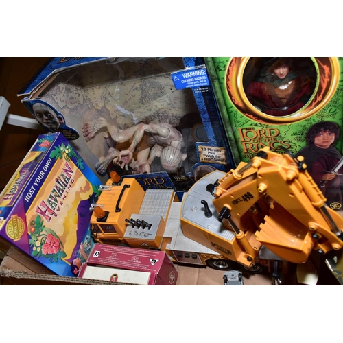 534 - A BOX OF MODERN DIE CAST MODEL VEHICLES, Toy Biz Lord of the Rings electronic talking Gollum, a Frod... 