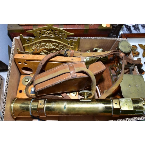 539 - A BOX OF COLLECTABLE METALWARE INCLUDING A SET OF POSTAL SCALES WITH BRASS WEIGHTS, a letter rack, a... 