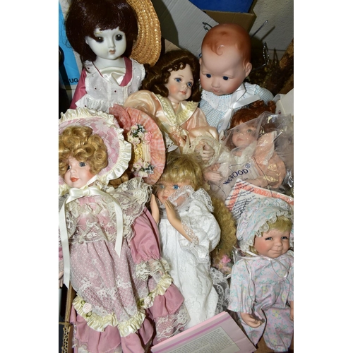 551 - A COLLECTION OF ASHTON-DRAKE GALLERIES AND OTHER COLLECTORS DOLLS, some complete, all with boxes and... 