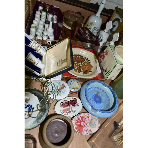 555 - FOUR BOXES AND LOOSE CERAMICS, ETC, including a Barbola style mirror of cheval form, assorted mantel... 