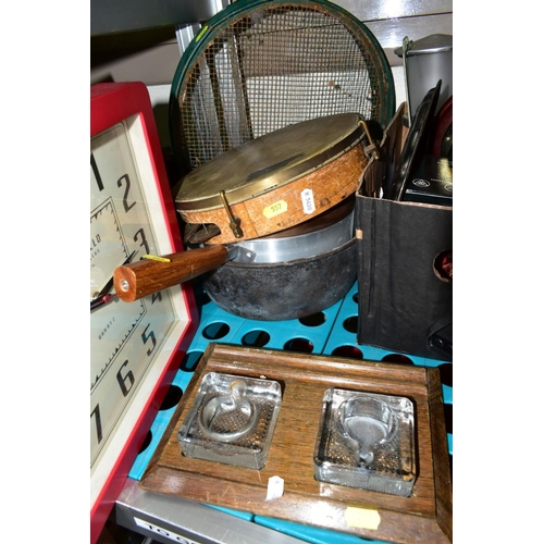 557 - A BOX AND A QUANTITY OF LOOSE METALWARES, TABLE LAMPS, OIL LAMP, MODEL GALLEON ETC, including a brow... 