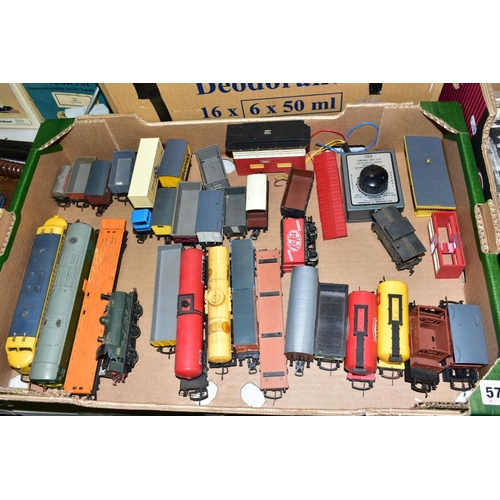 A QUANTITY OF UNBOXED AND ASSORTED TRI-ANG OO GAUGE TRANSCONTINENTAL  LOCOMOTIVES AND ROLLING STOCK