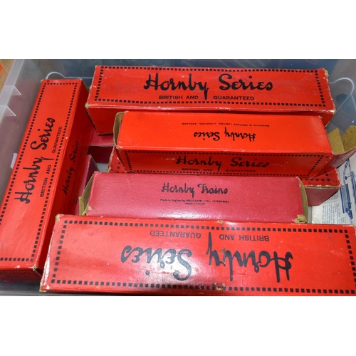 578 - A QUANTITY OF BOXED AND UNBOXED HORNBY 0 GAUGE TRACK, to include boxed No 2 turntable, assorted boxe... 