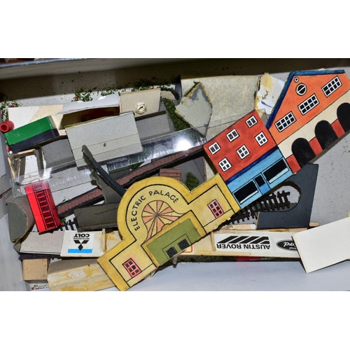 590 - A QUANTITY OF UNBOXED AND ASSORTED N GAUGE MODEL RAILWAY ITEMS, to include Graham Farish class 4P Co... 