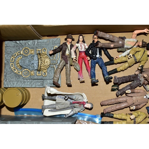 606 - A COLLECTION OF UNBOXED AND ASSORTED HASBRO INDIANA JONES ACTION FIGURES AND ACCESSORIES, to include... 