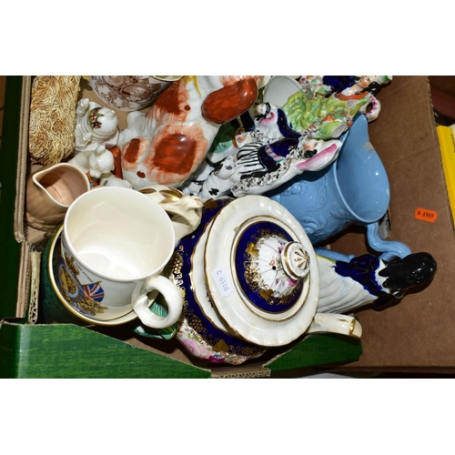 644 - A GROUP OF CERAMICS, to include crested wares, W H Goss lustre chamberstick, Royal commemorative mug... 