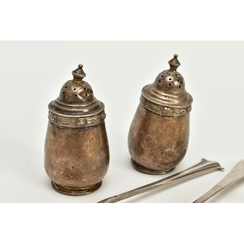 78 - A SMALL QUANTITY OF SILVER ITEMS, to include a salt and pepper pot, hallmarked Birmingham 1940, two ... 