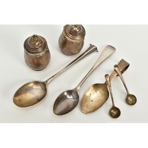 78 - A SMALL QUANTITY OF SILVER ITEMS, to include a salt and pepper pot, hallmarked Birmingham 1940, two ... 