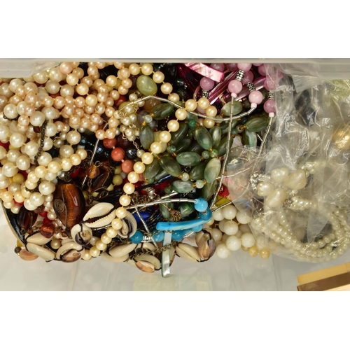 95 - A BOX OF COSTUME JEWELLERY AND A BURGUNDY JEWELLERY BOX WITH CONTENTS, to include a yellow metal pen... 