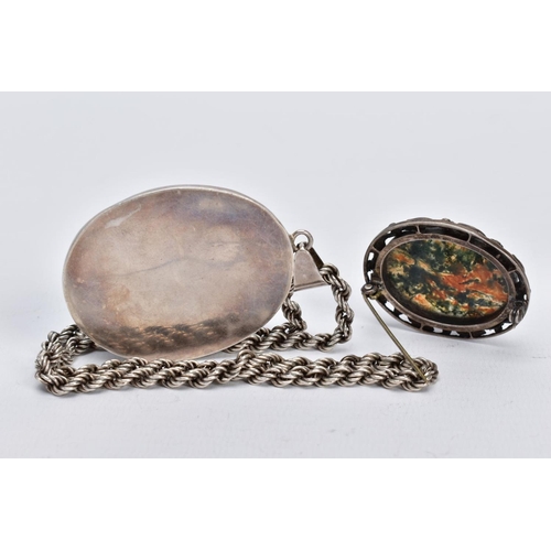 17 - A SILVER AGATE BROOCH AND A HIGH RELIEF CAMEO PENDANT NECKLACE, the silver brooch designed with an o... 