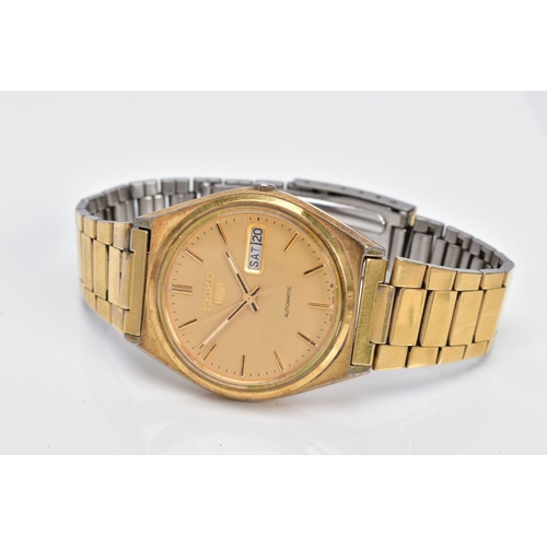 31 - A GENTLEMENS SEIKO WRISTWATCH, the gold coloured dial, baton markers, dial signed 'Seiko 5 automatic... 