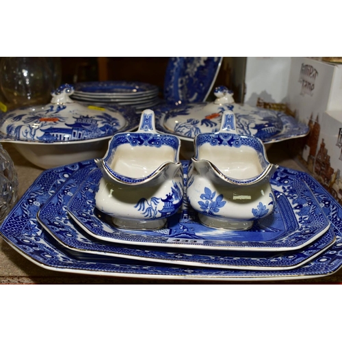 433 - A SMALL GROUP OF BURLEIGH WARE WILLOW PATTERN BLUE AND WHITE DINNER WARES, comprising a graduated se... 