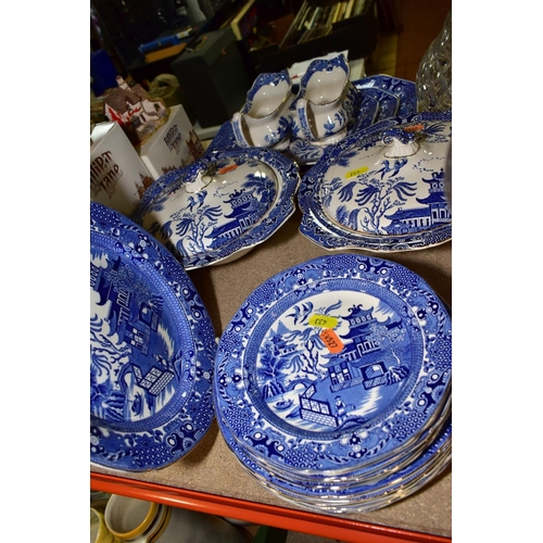 433 - A SMALL GROUP OF BURLEIGH WARE WILLOW PATTERN BLUE AND WHITE DINNER WARES, comprising a graduated se... 