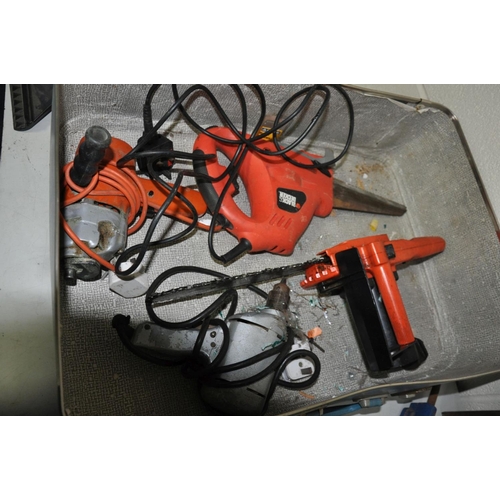 1139 - A COLLECTION OF MODERN AND VINTAGE TOOLS including a Black and Decker Scorpion Reciprocating saw (PA... 