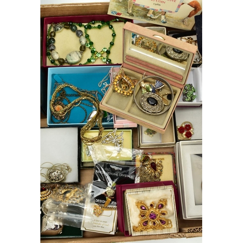 124 - A SELECTION OF MAINLY COSTUME JEWELLERY, to include a small quantity of silver jewellery pieces such... 