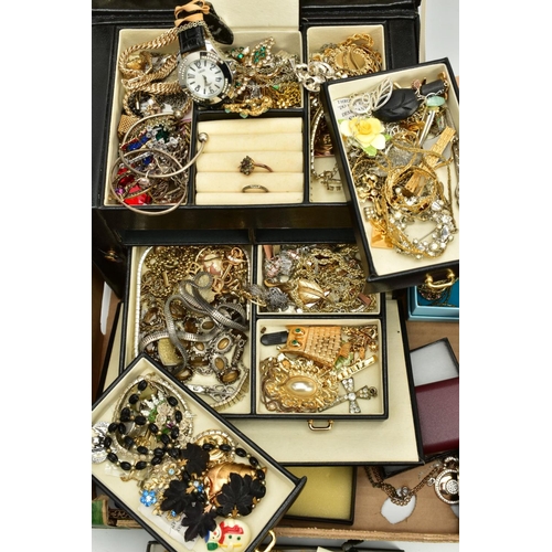 124 - A SELECTION OF MAINLY COSTUME JEWELLERY, to include a small quantity of silver jewellery pieces such... 