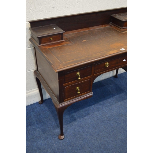 1249 - AN EDWARDIAN MAHOGANY LADIES DESK, with a brown leatherette top and seven various drawers, on cabrio... 