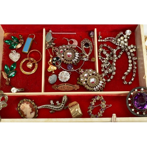 139 - A JEWELLERY BOX OF COSTUME JEWELLERY, to include pieces such as a gold plated Victorian sweetheart b... 