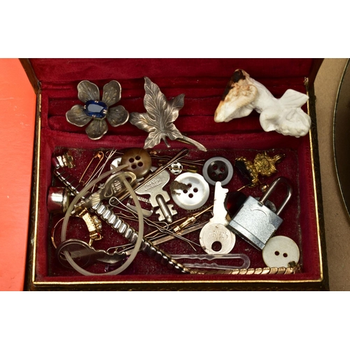 153 - A MISCELLANEOUS COLLECTION, to include various costume jewellery items, watches and a wooden jewelle... 