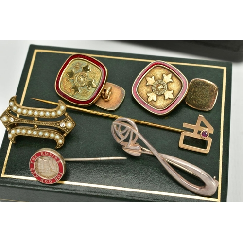 171 - A SELECTION OF ITEMS, to include a yellow metal '40th' hat pin set with a single ruby, stamped 9ct, ... 