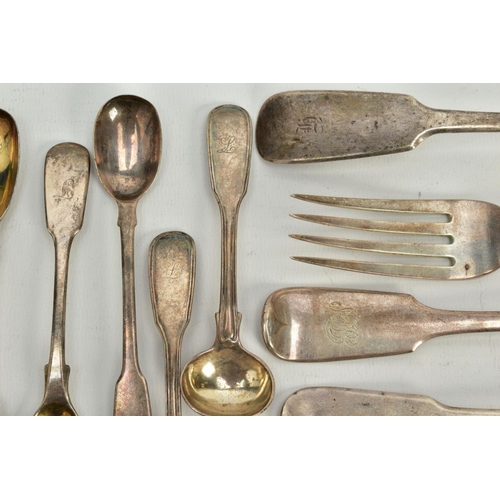 186 - A SMALL PARCEL OF LATE GEORGIAN AND VICTORIAN FIDDLE PATTERN FLATWARE, to include a pair of fiddle a... 