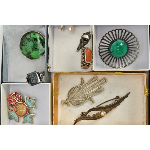 203 - A SELECTION OF ITEMS, to include a gentlemen's white metal intaglio square panel, ring size R, a whi... 