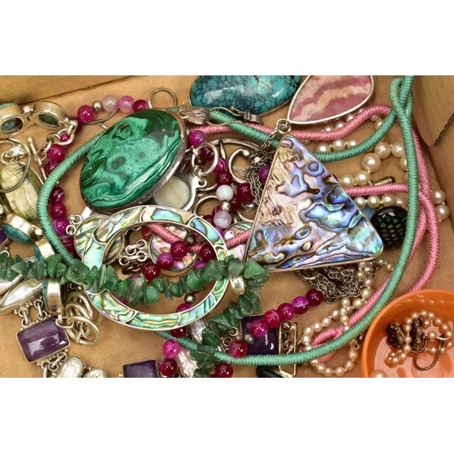 207 - A SELECTION OF SEMI-PRECIOUS GEMSTONE SET JEWELLERY, to include an openwork silver pendant, hallmark... 