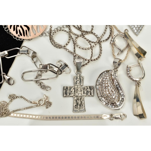 24 - A COLLECTION OF WHITE METAL ASSORTED JEWELLERY ITEMS, to include three necklaces, a plain open link ... 