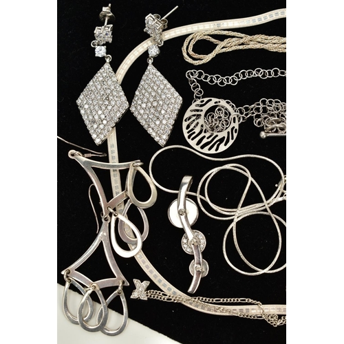 24 - A COLLECTION OF WHITE METAL ASSORTED JEWELLERY ITEMS, to include three necklaces, a plain open link ... 