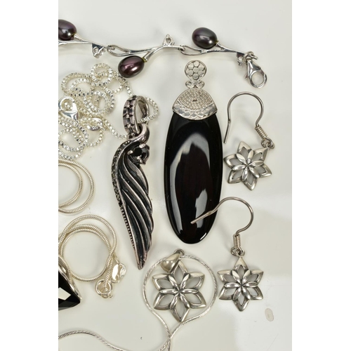 28 - A COLLECTION OF WHITE METAL ASSORTED JEWELLERY ITEMS, to include a black freshwater pearl and cubic ... 