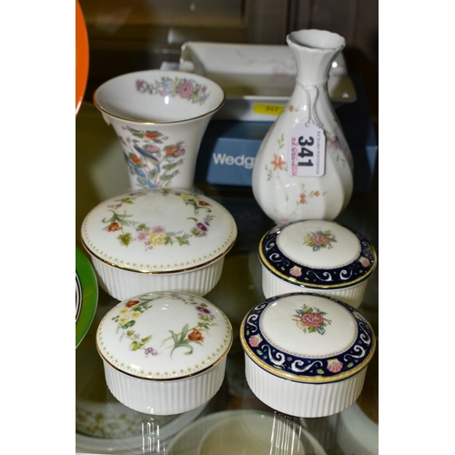 341 - A GROUP OF WEDGWOOD JASPERWARE AND WEDGWOOD BONE CHINA GIFTWARE, including 'Runnymede' pattern trink... 