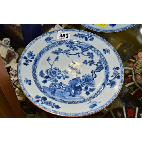 353 - A NEAR PAIR OF LATE 18TH/EARLY 19TH CENTURY CHINESE EXPORT PORCELAIN PLATES, underglaze blue and whi... 