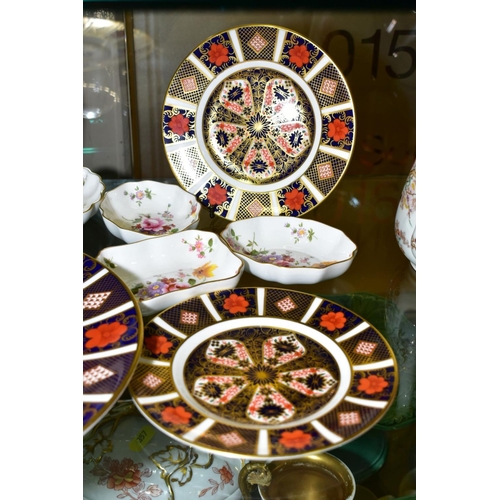 355 - FOUR ROYAL CROWN DERBY IMARI 1128 PATTERN PLATES AND FOUR ROYAL CROWN DERBY 'POSIES' PIN DISHES, the... 