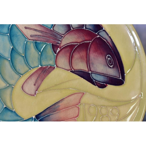 362 - A MOORCROFT POTTERY LIMITED EDITION YEAR PLATE, 1989 depicting 'Carp' No 191/250, impressed back sta... 