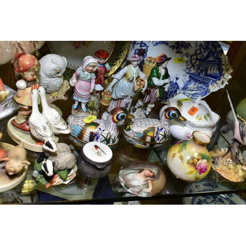 363 - A GROUP OF CERAMICS, CLOISONNE, ETC, to include a pair of Sitzendorf fruit seller figures, height 14... 