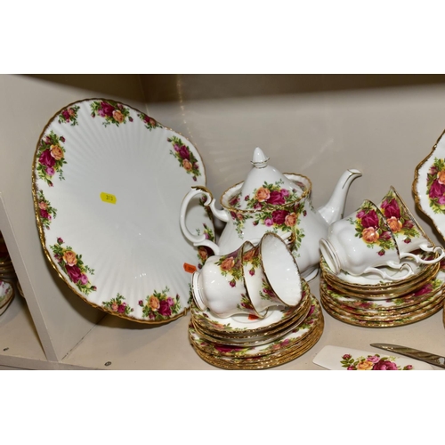 393 - A ROYAL ALBERT OLD COUNTRY ROSES DINNER SERVICE, comprising an oval 41.5cm meat plate, two twin hand... 