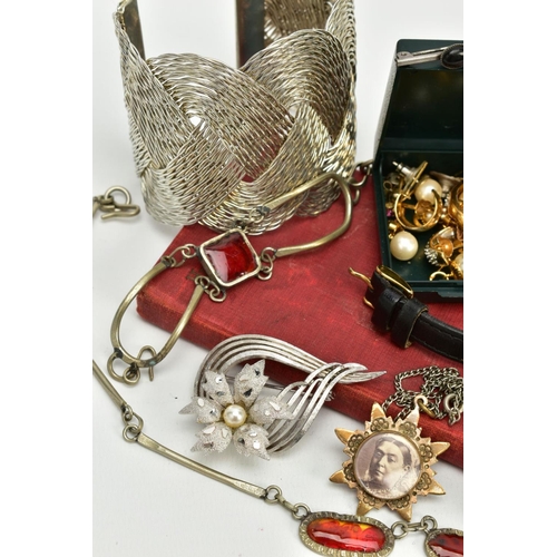 41 - AN ASSORTED SELECTION OF COSTUME JEWELLERY, to include a wide white metal cuff bangle, a white metal... 