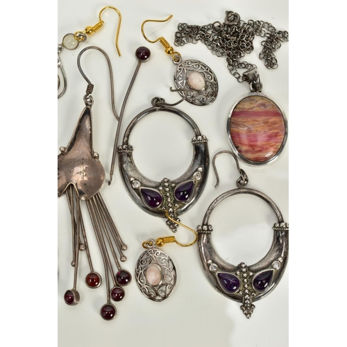 42 - A SELECTION OF WHITE METAL JEWELLERY, to include a pair of open hoop amethyst set drop earrings, fis... 